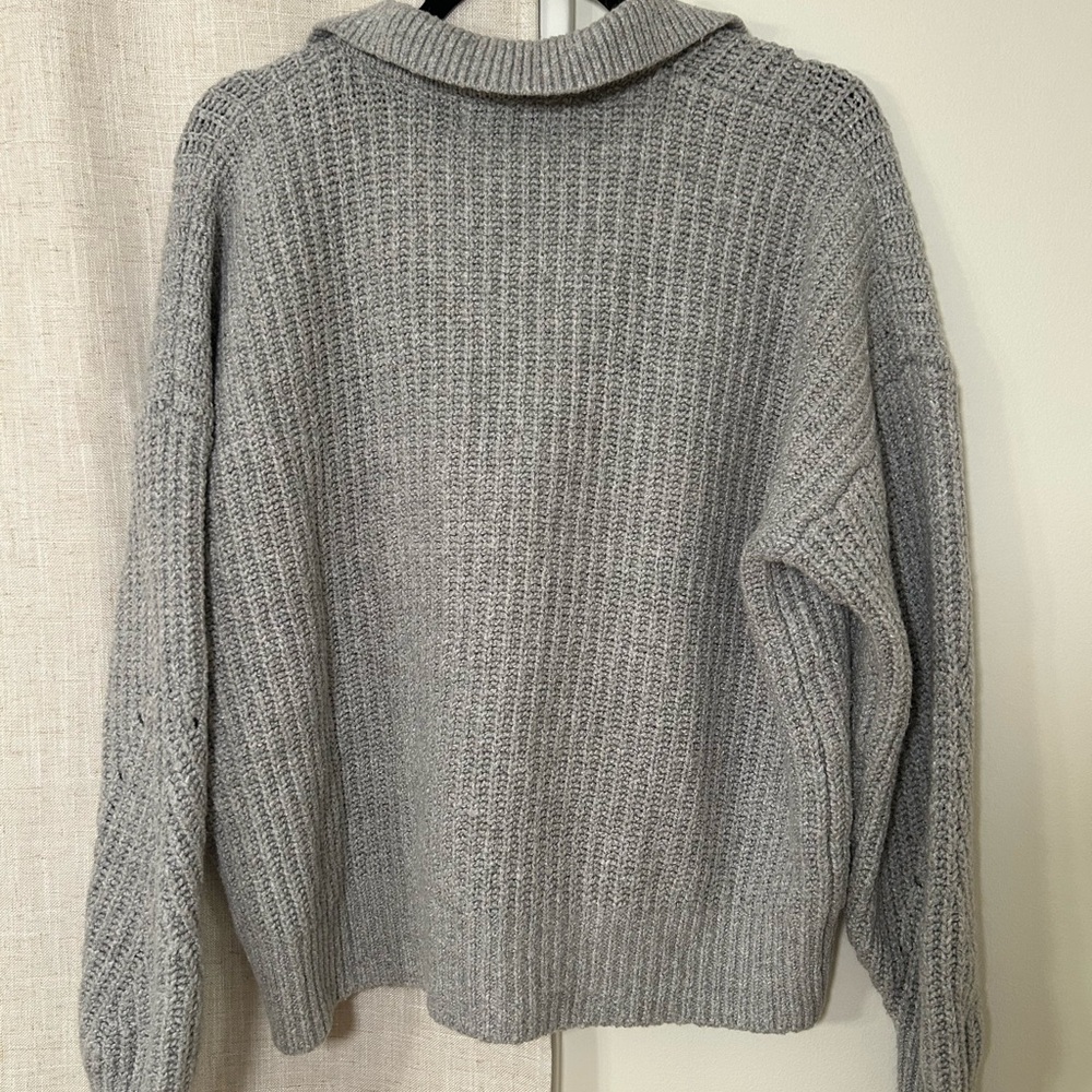 Old Navy Light Gray Knit Sweater
